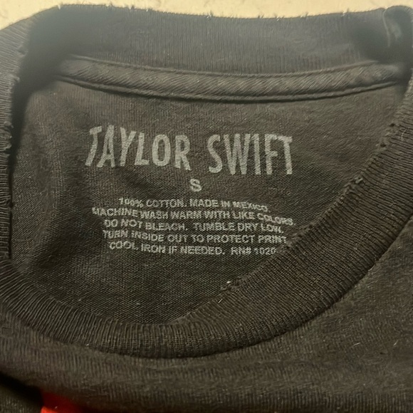 Taylor Swift’s Version Red Album T-shirt with a Rip Look Stitching - Picture 5 of 10